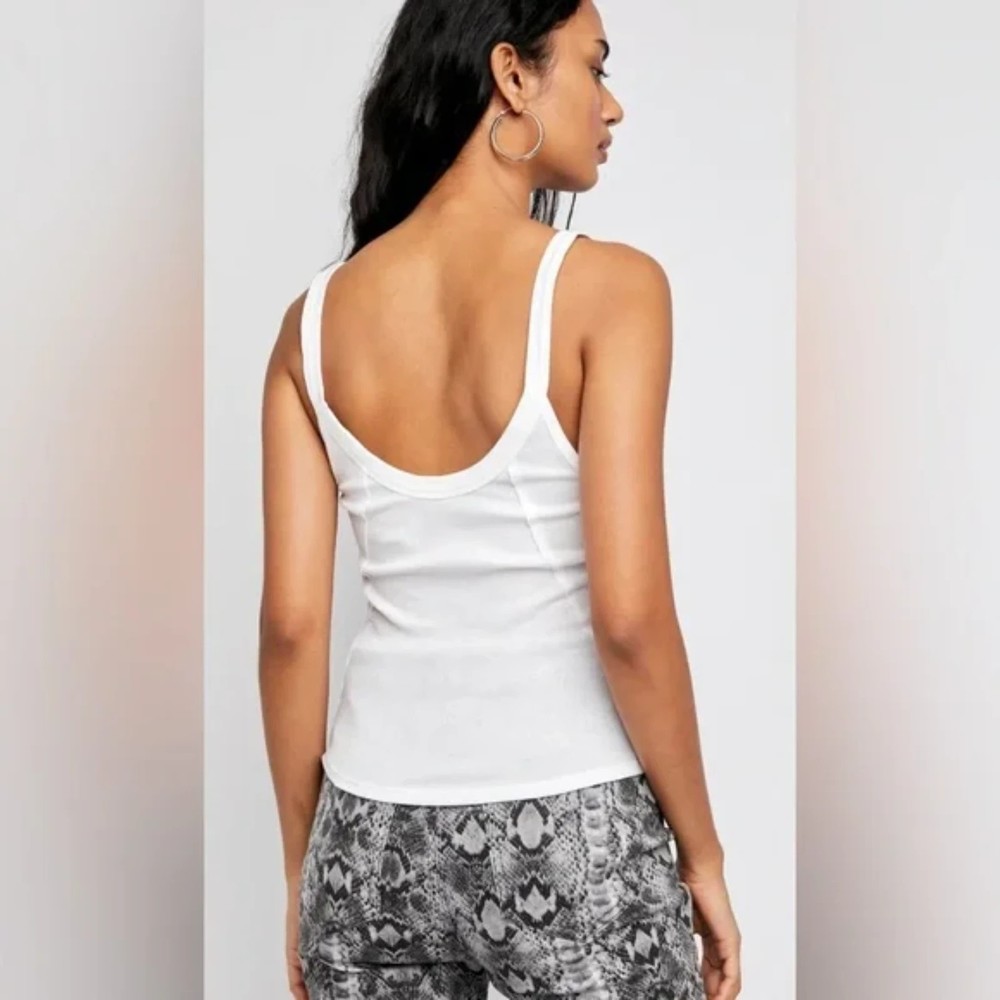 Free People NWT Alia Tank Scoop Neck Sleeveless Ribbed Layering Top White XS New - Picture 2 of 11